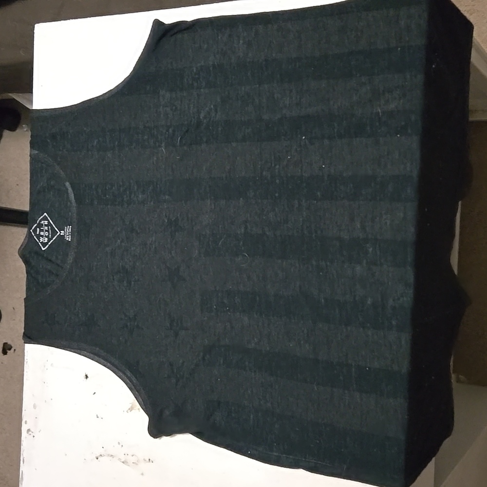 WellWorn medium muscle shirt